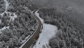 Karab&uuml;k'&uuml;n y&uuml;ksek kesimlerinde kar yağışı etkili oluyor