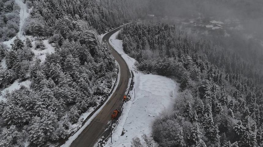 Karab&uuml;k'&uuml;n y&uuml;ksek kesimlerinde kar yağışı etkili oluyor