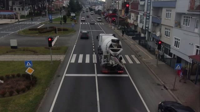 Kurallara uymayan s&uuml;r&uuml;c&uuml;ler dron ile g&ouml;r&uuml;nt&uuml;lendi 1