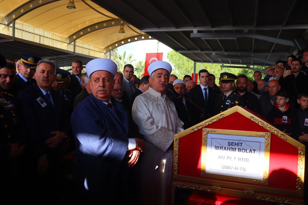 Şehit pilot İbrahim Bolat a son görev! Kızı Nil in gözyaşları hiç dinmedi 8