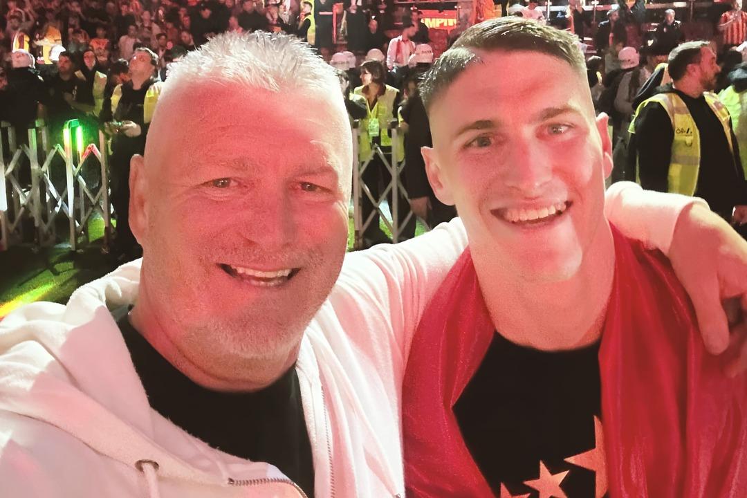 Liverpool ger&ccedil;eği ortaya &ccedil;ıktı! Yıldız ismini babasından transfer itirafı: "Galatasaray ile temas kurdular" 4