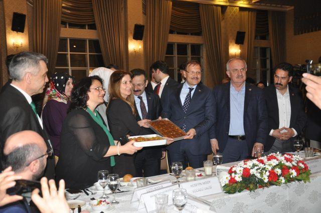 Başbakan Yardımcısı Çavuşoğlu: Avrupa'nın, batının eksikliğini hissetiği şey liderdir