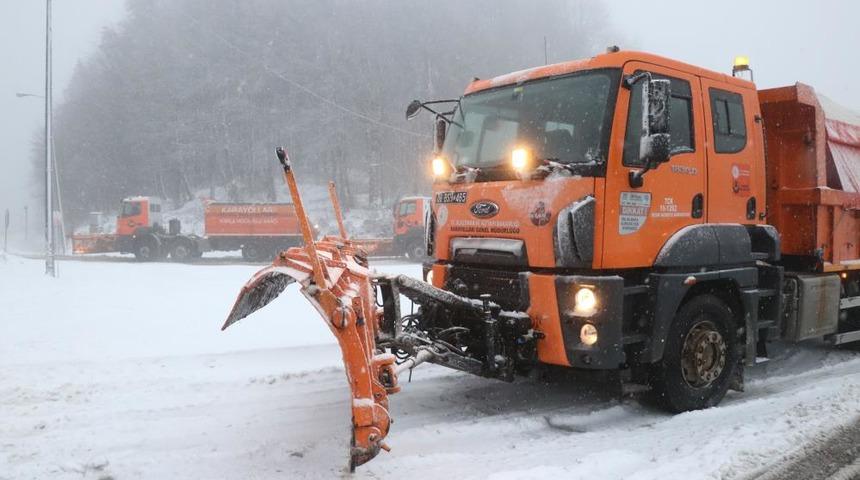 Bolu Dağı beyaza b&uuml;r&uuml;nd&uuml;: Kar kalınlığı 10 santimetreye ulaştı