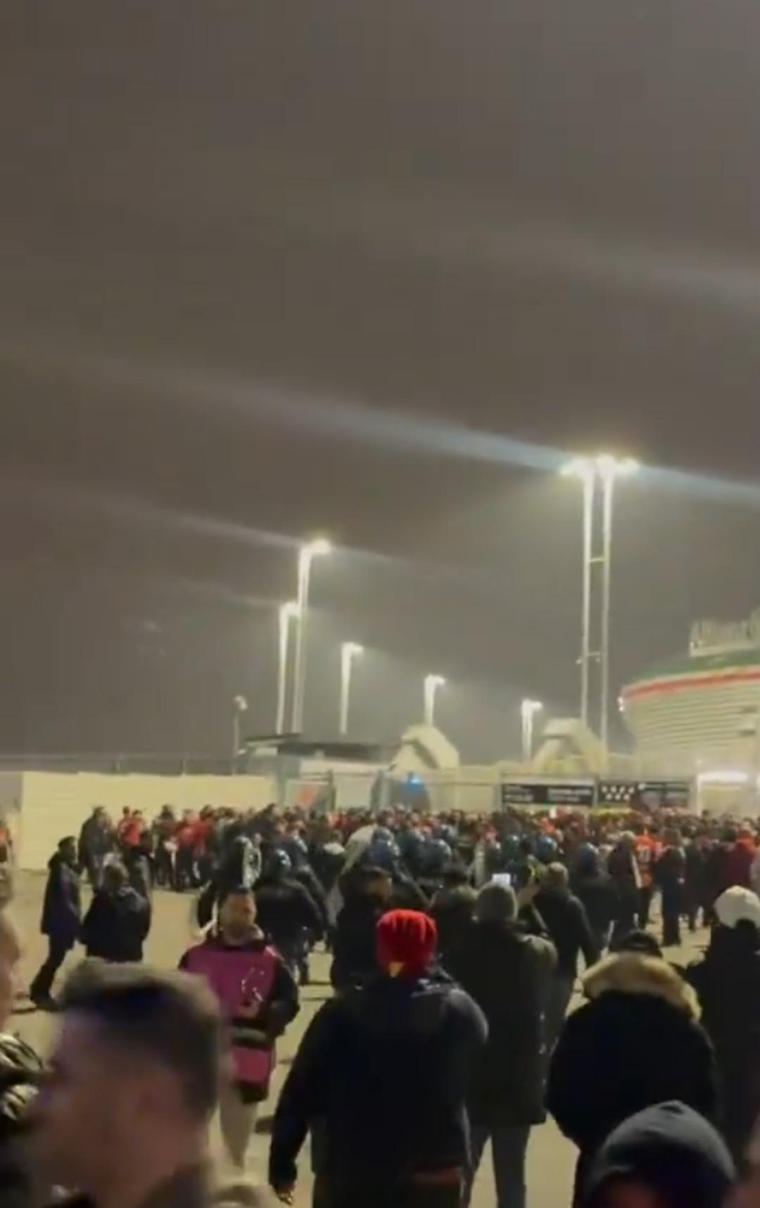 Juventus ma&ccedil;ı &ouml;ncesi skandal! Galatasaray taraftarlarına sert m&uuml;dahale! Ortalık karıştı... 1