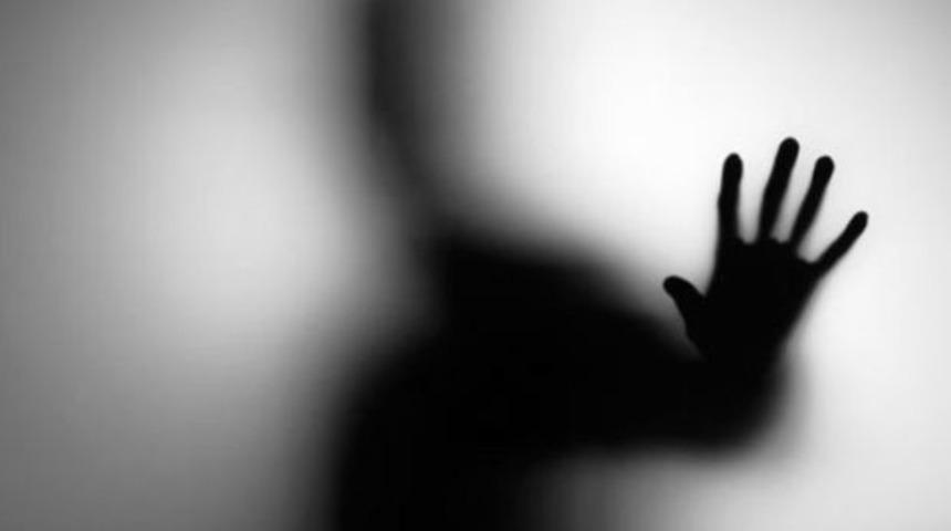 Halk otobüsünde dehşet anları! Genç kız ailesini arayarak kurtuldu