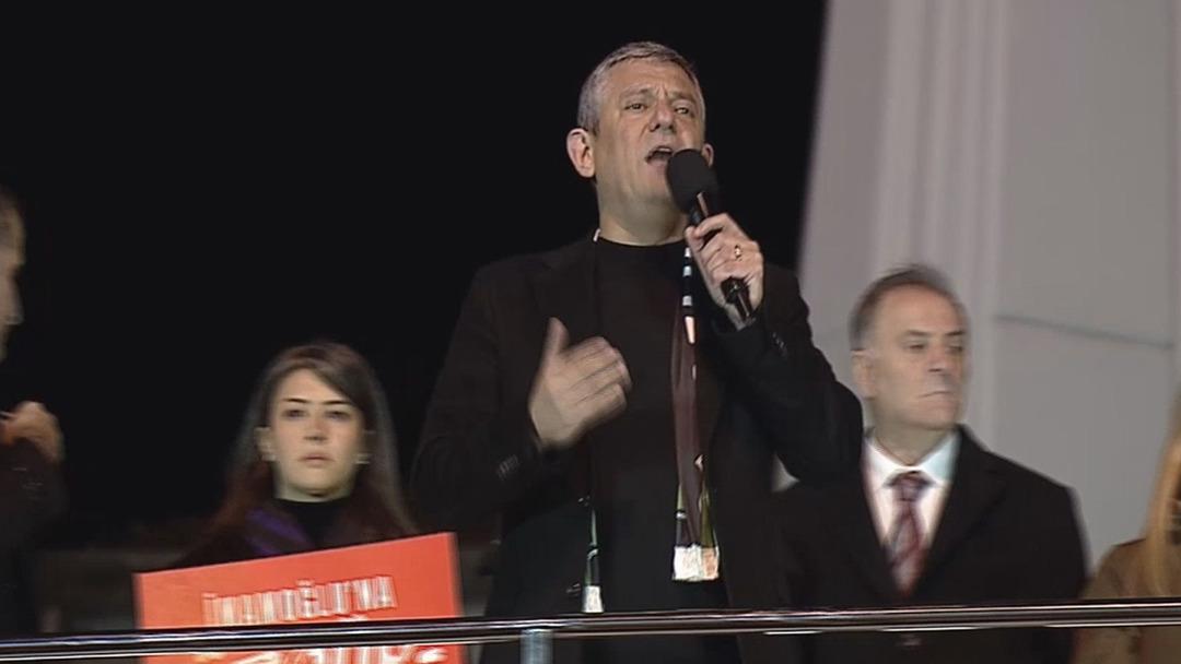 CHP Genel Başkanı &Ouml;zg&uuml;r &Ouml;zel den 9 Mart &ccedil;ağrısı: "S&ouml;z&uuml;n&uuml;z&uuml; tutun" 1