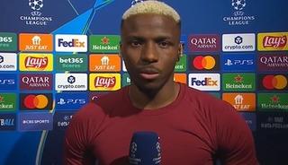 Herkes Osimhen'i konuşuyor! O hareketi g&uuml;ndem oldu: Bir şey var...