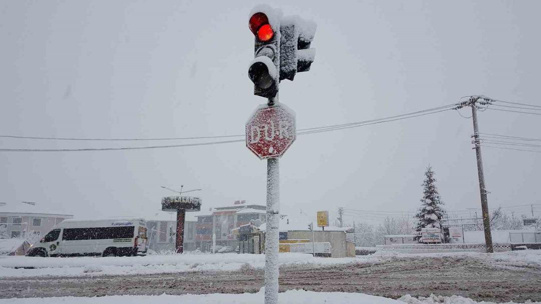 Okullar tatil edildi! 8 ilden son dakika haberleri peş peşe geldi: Eğitime yağmur ve kar engeli 5