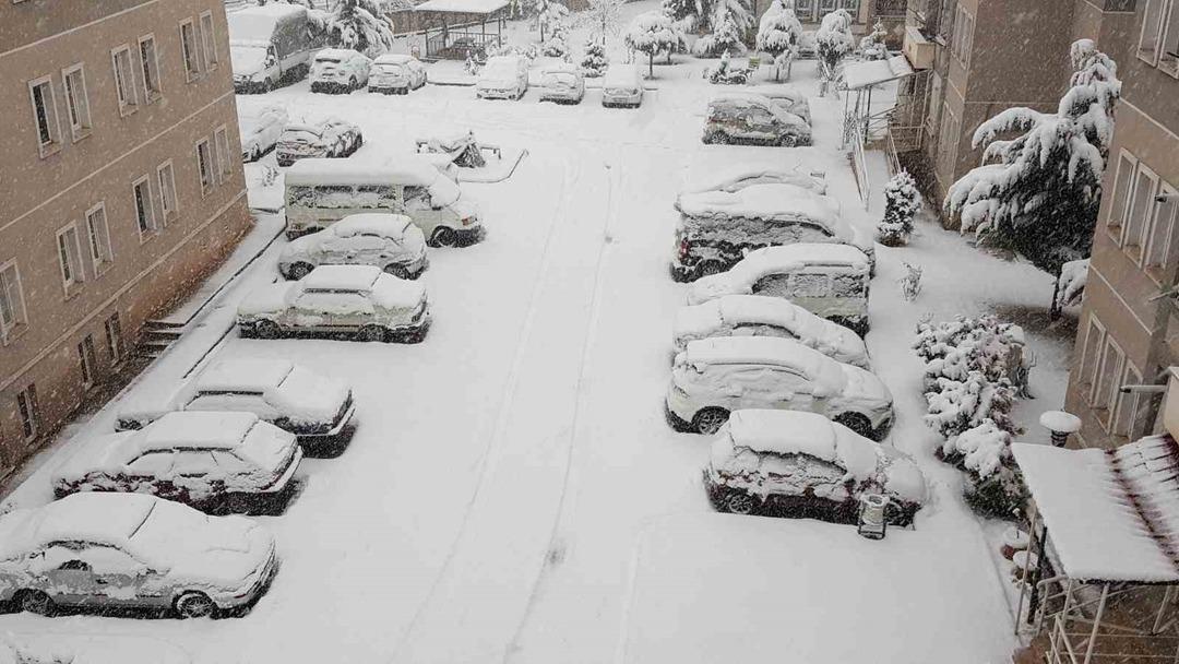 Okullar tatil edildi! 8 ilden son dakika haberleri peş peşe geldi: Eğitime yağmur ve kar engeli 1