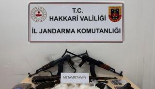 Hakkari'de 5 kilo metamfetamin ile silah ve m&uuml;himmat ele ge&ccedil;irildi