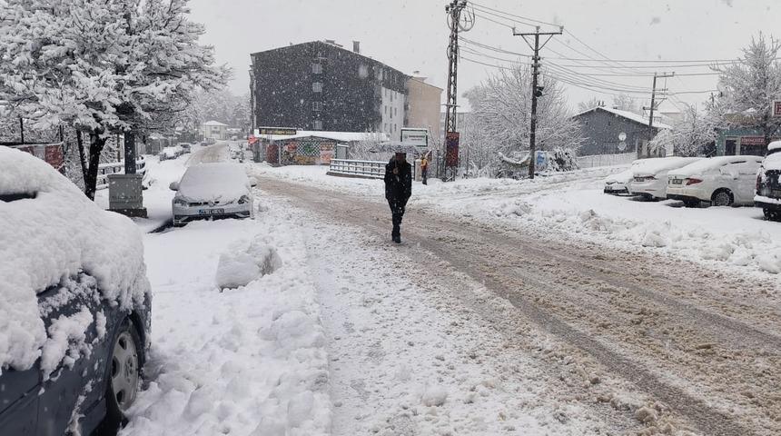 Malatya'nın Doğanşehir il&ccedil;esinde eğitime kar engeli