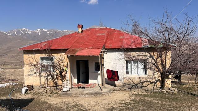 Kimliklerindeki yazı 40 yıldır hayatlarını kararttı: Hastanede utanıyorlar, okula gidemiyorlar 4