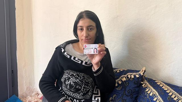 Kimliklerindeki yazı 40 yıldır hayatlarını kararttı: Hastanede utanıyorlar, okula gidemiyorlar 1