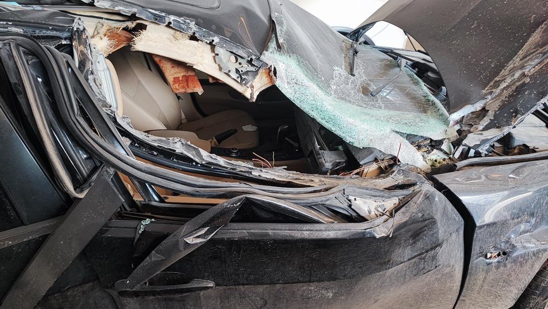 L&uuml;ks aracıyla &ouml;l&uuml;mden d&ouml;nd&uuml;! Hava yastığı bile a&ccedil;mayınca d&uuml;nyaca &uuml;nl&uuml; markadan şikayet&ccedil;i oldu 3