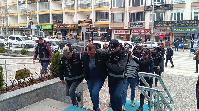 &Ccedil;orum da 2 iş yerine silahlı saldırı d&uuml;zenlenmesine ilişkin 8 ş&uuml;pheli g&ouml;zaltına alındı 1