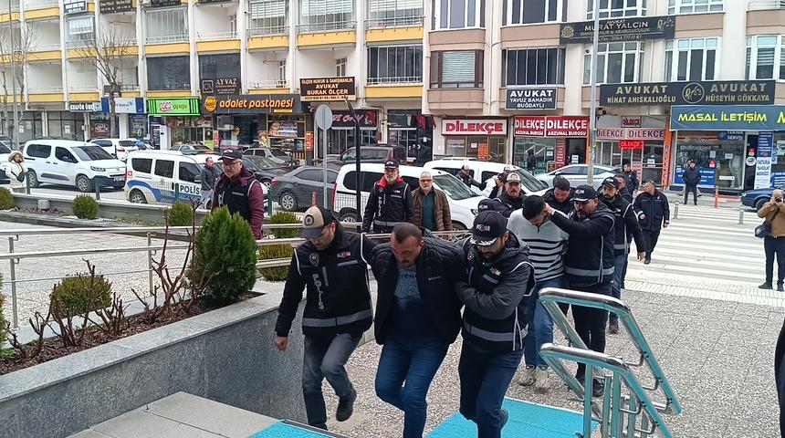 &Ccedil;orum'da 2 iş yerine silahlı saldırı d&uuml;zenlenmesine ilişkin 8 ş&uuml;pheli g&ouml;zaltına alındı