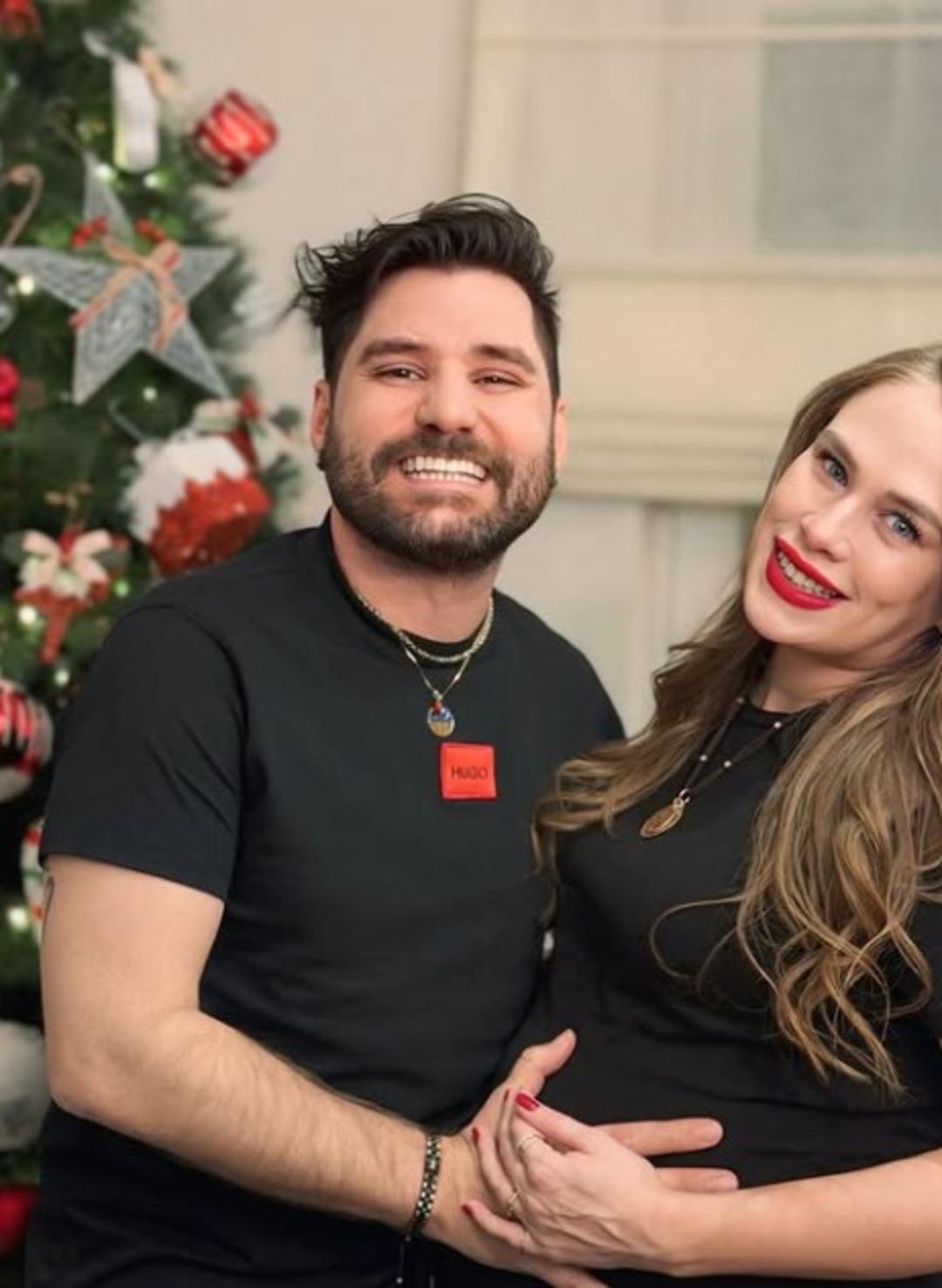 Beg&uuml;m &Ouml;ner ve Ceyhun Fersoy bebeğini kucağına aldı! Kızlarına bakın hangi ismi verdi 1