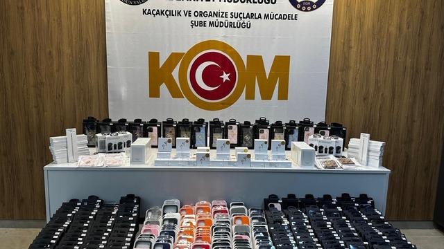 Samsun’da 1 milyon TL’lik kaçak elektronik eşya ve aksesuarı ele geçirildi