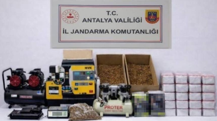 Alanya&rsquo;da 17 kilogram kıyılmış t&uuml;t&uuml;n ele ge&ccedil;irildi
