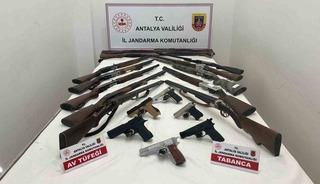 Kepez&rsquo;de ruhsatsız 21 silah ele ge&ccedil;irildi