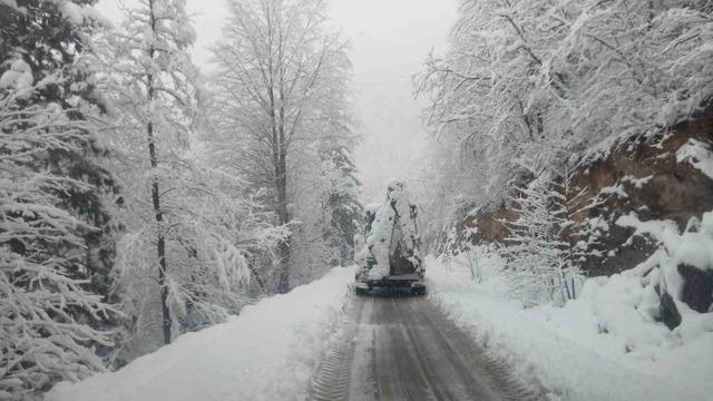 Trabzon&rsquo;da 19 mahalle yolu kar nedeniyle ulaşıma kapandı 2
