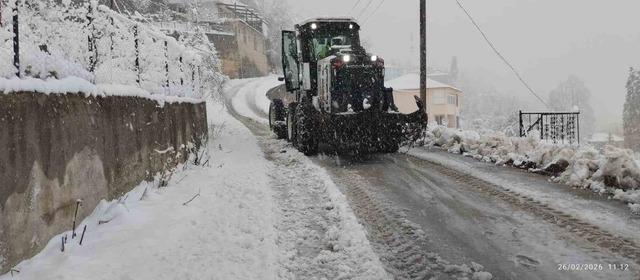 Trabzon&rsquo;da 19 mahalle yolu kar nedeniyle ulaşıma kapandı 1