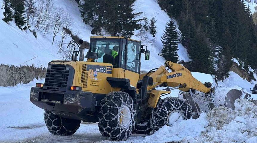 Trabzon&rsquo;da 19 mahalle yolu kar nedeniyle ulaşıma kapandı