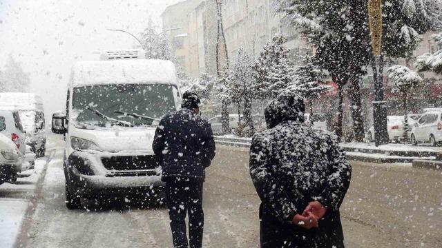 Ahlat&rsquo;ta kar yağışı 3