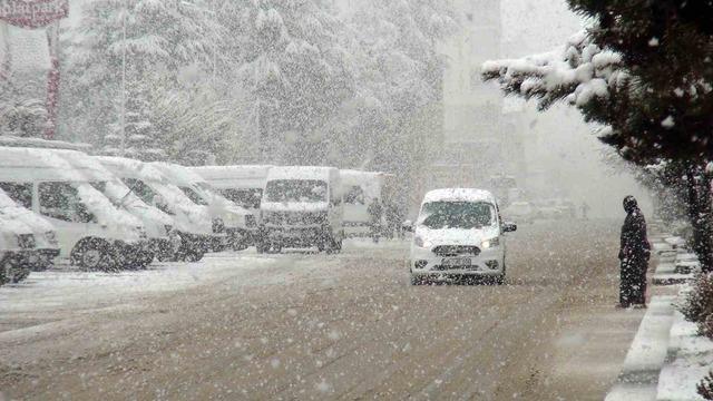 Ahlat&rsquo;ta kar yağışı 1