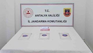 Antalya&rsquo;da 1 kilo 810 gram uyuşturucu madde ele ge&ccedil;irildi