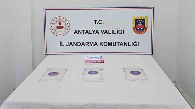 Antalya’da 1 kilo 810 gram uyuşturucu madde ele geçirildi