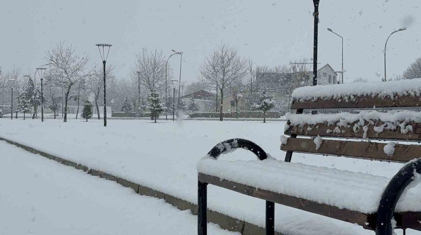 Tatvan&rsquo;da kar yağışı