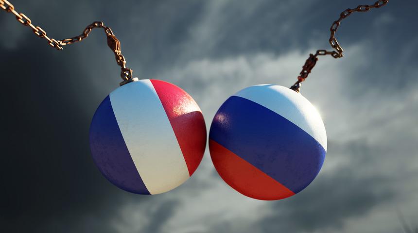 Rusya ile Fransa arasındaki 'klavye savaşı' g&uuml;ndem oldu! Dikkat &ccedil;eken 'Napolyon' g&ouml;ndermesi