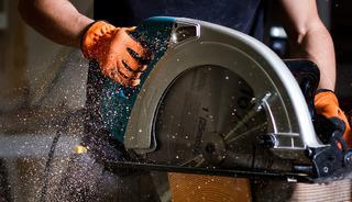 &Ccedil;iftlik evinde dehşet: Elektrikli testereyle saldırdı