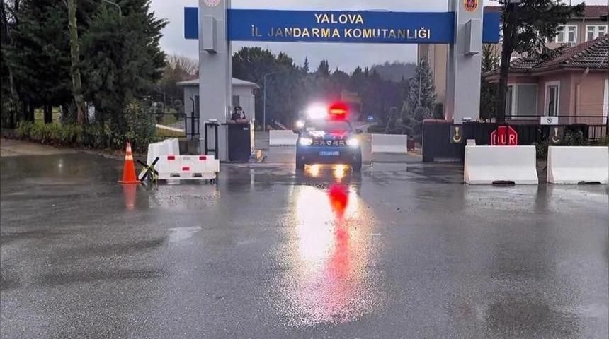 Yalova&rsquo;da 32 yıl kesinleşmiş hapis cezası bulunan h&uuml;k&uuml;ml&uuml; yakalandı