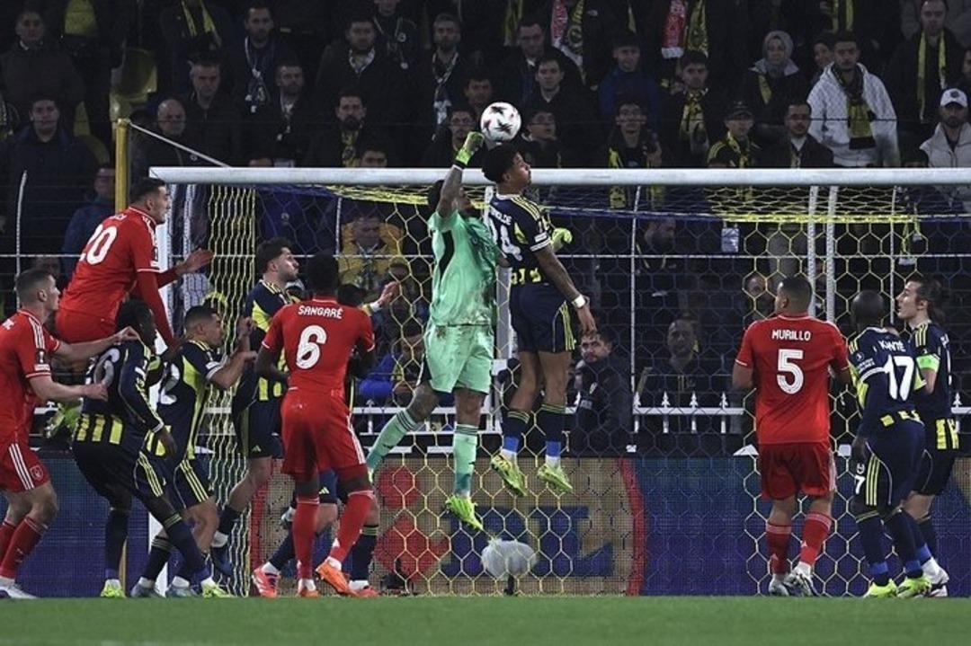 İngiltere de kazandık ama yetmedi! Fenerbahçe Nottingham a elendi 11