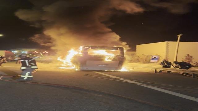 Kuzey Marmara Otoyolu’nda yolcu otobüsü alev aldı