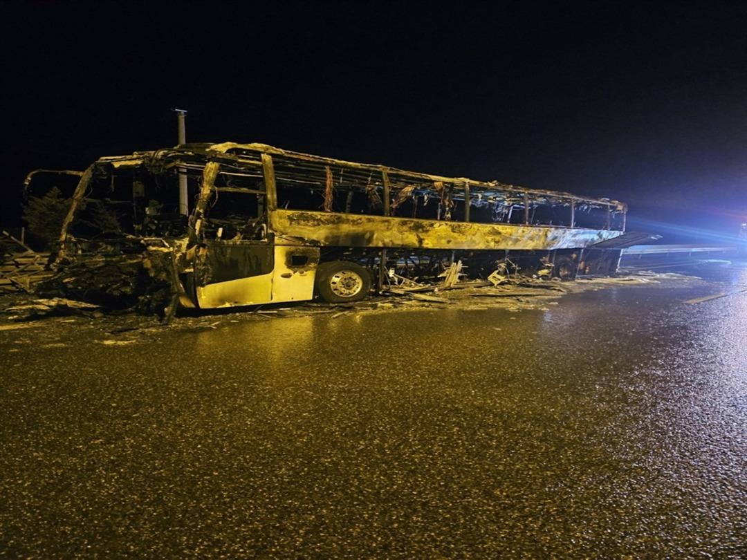 Kuzey Marmara Otoyolu’nda yolcu otobüsü alev aldı 1