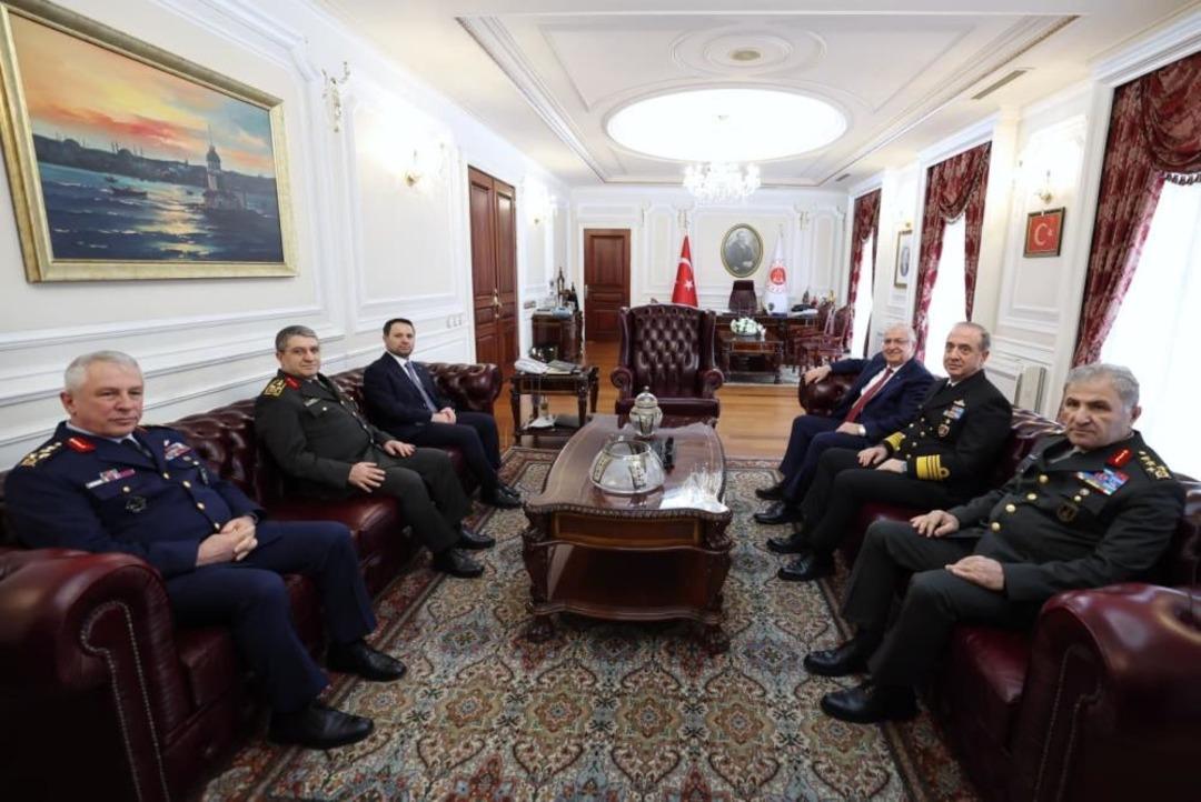 Milli Savunma Bakanı G&uuml;ler den Adalet Bakanı G&uuml;rlek e hayırlı olsun ziyareti 1