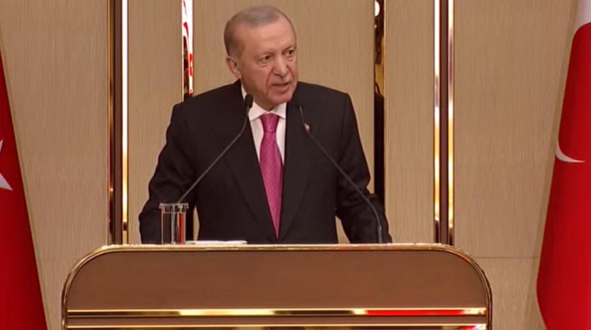 Cumhurbaşkanı Erdoğan, iftar programında sporcular ve gen&ccedil;lerle bir araya geldi