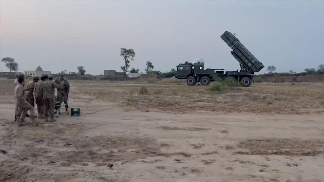 Afganistan ile Pakistan arasında sıcak &ccedil;atışma! Hava saldırılarına misilleme yapıldığı a&ccedil;ıklandı 4