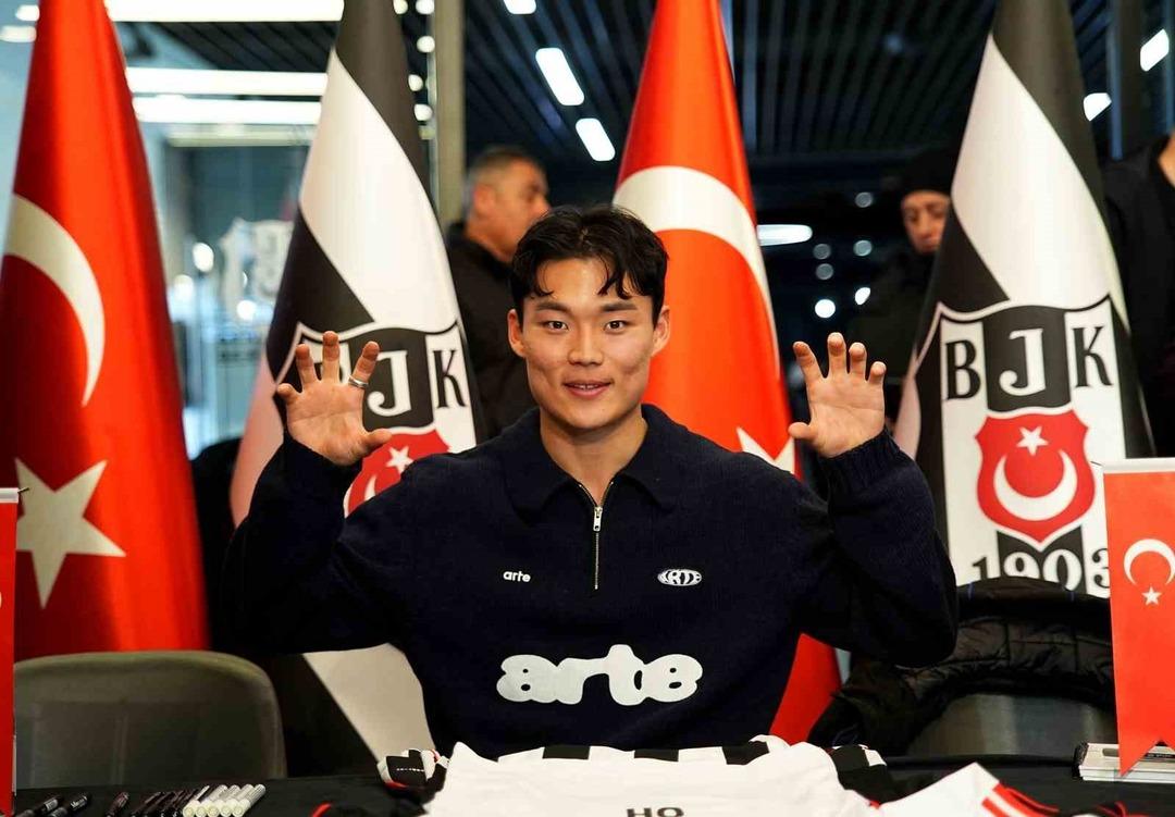 Hyeon-gyu Oh imza g&uuml;n&uuml;nde taraftarlarla buluştu 1