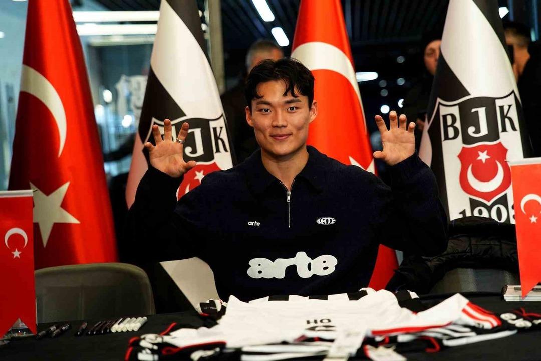 Hyeon-gyu Oh imza g&uuml;n&uuml;nde taraftarlarla buluştu 2