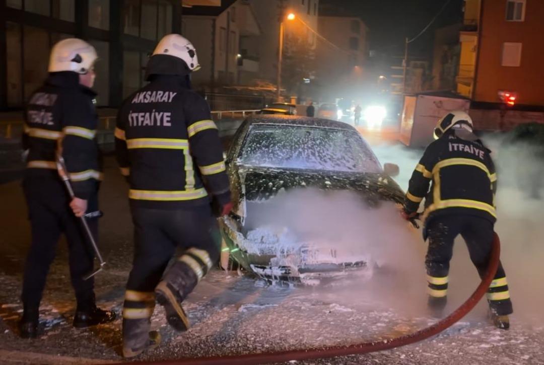 Alev alev yanan araca antifriz d&ouml;k&uuml;p s&ouml;nd&uuml;rmeye &ccedil;alıştı 6