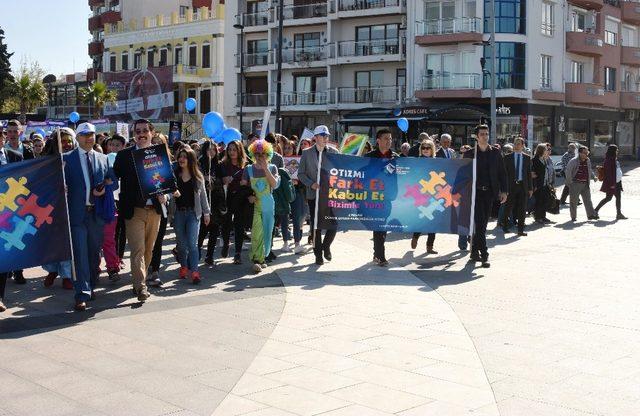 Çanakkale’de otizm farkındalık yürüyüşü