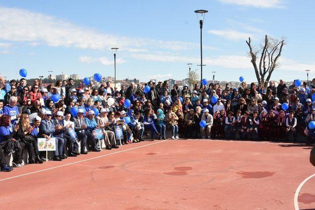 Çanakkale’de otizm farkındalık yürüyüşü