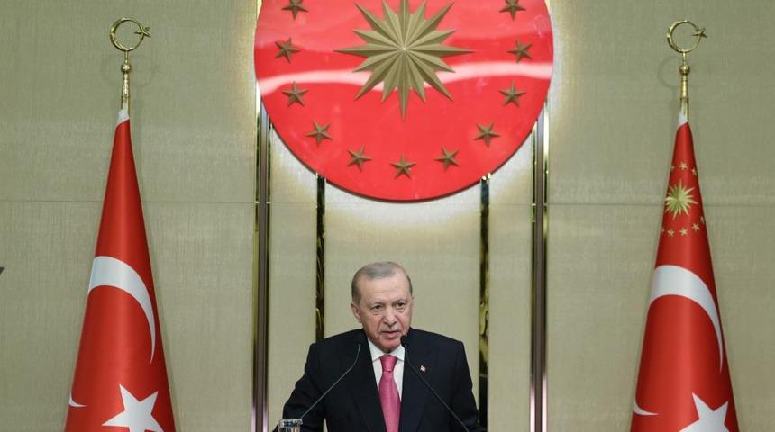 Cumhurbaşkanı Erdoğan'dan gen&ccedil;lere: "&Ccedil;atışmadan beslenenlerin aranıza nifak sokmasına m&uuml;saade etmeyin"