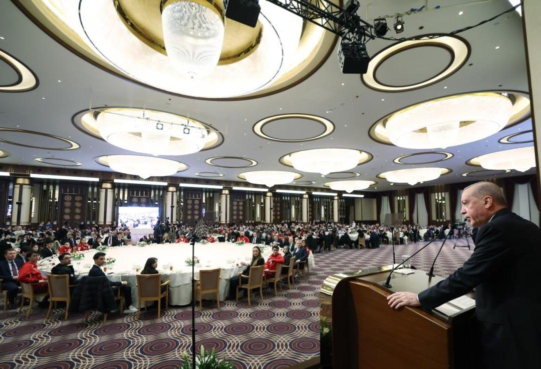 Cumhurbaşkanı Erdoğan dan gençlere: "Çatışmadan beslenenlerin aranıza nifak sokmasına müsaade etmeyin" 2