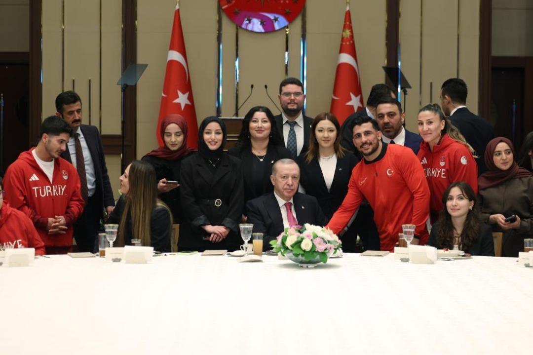 Cumhurbaşkanı Erdoğan dan gençlere: "Çatışmadan beslenenlerin aranıza nifak sokmasına müsaade etmeyin" 4