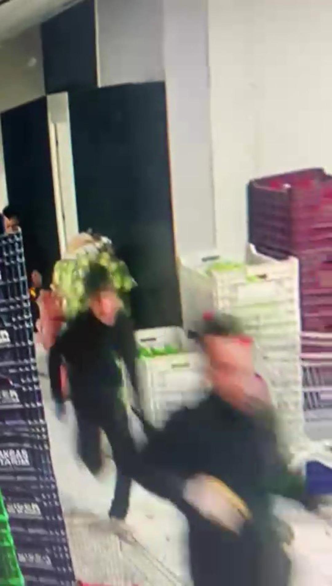 Deprem anında yaşanan panik kamerada 2